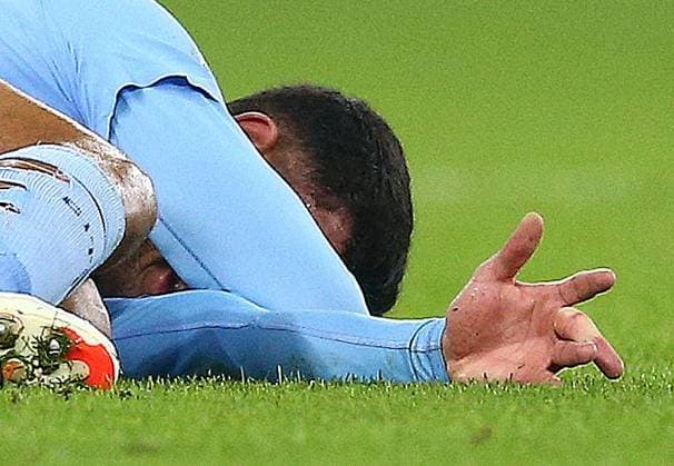 Sport Bilder des Tages Matheus Nunes of Manchester City injures his finger during play Manchester City v FC Copenhagen, UEFA Champions League, Round of 16, Second Leg, Football, Etihad Stadium, Manchester, UK - 06 Mar 2024 EDITORIAL USE ONLY No use with unauthorised audio, video, data, fixture lists, club league logos or live services. Online in-match use limited to 120 images, no video emulation. No use in betting, games or single club league player publications. Copyright: xMattxWest Shutterstockx 14373648ax