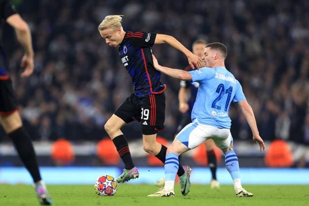 UEFA Champions League Manchester City gegen FC Kopenhagen 06. März 2024 UEFA Champions League Achtelfinale Manchester City gegen FC Kopenhagen Oscar Hojlund vom FC Kopenhagen und Sergio Gomez von Manchester City Foto Simon Stacpoole Abseits Manchester UK  Copyright: xSimonxStacpoolexOffside
