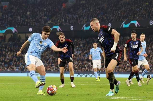 6th March 2024; Etihad Stadium, Manchester, England; Champions League Football, Round of 16, Manchester City versus Copenhagen; Julian Alvarez of Manchester City sees his shot blocked by Denis Vavro of FC Copenhagen  ActionPlus12615758 DavidxBlunsden