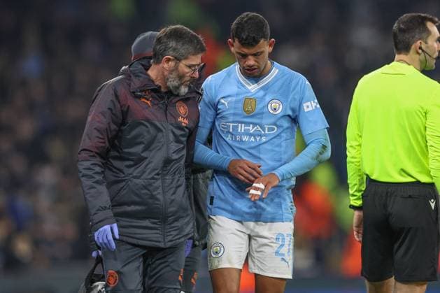 UEFA Champions League Manchester City v F.C. Copenhagen Matheus Nunes of Manchester City comes away from his injury with his fingers taped up during the UEFA Champions League match Manchester City vs F.C. Copenhagen at Etihad Stadium, Manchester, United Kingdom, 6th March 2024 (Photo by Mark Cosgrove News Images) Manchester Etihad Stadium Manchester United, ManU Kingdom Copyright: xMarkxCosgrove NewsxImagesx