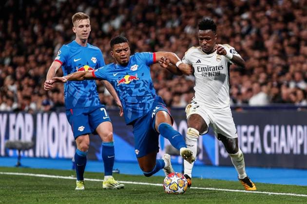 March 6, 2024: Benjamin Henrichs of RB Leipzig and Vinicius Junior of Real Madrid fight for the ball during the UEFA CHampions League, Round of 16, football match played between Real Madrid and RB Leipzig at Santiago Bernabeu stadium on March 06, 2024, in Madrid, Spain. - ZUMAa181 20240306_zaa_a181_076 Copyright: xIrinaxR.xHipolitox