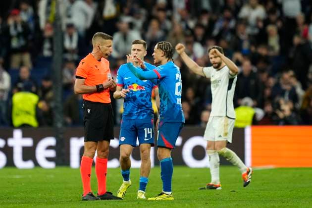 Real Madrid CF v RB Leipzig: Round of 16 Second Leg - UEFA Champions League 2023 24 Leipzig players protest to referee after the UEFA Champions League 2023 24 round of 16 second leg match between Real Madrid CF and RB Leipzig at Estadio Santiago Bernabeu on March 6, 2024 in Madrid, Spain. Madrid Spain  Copyright: xJosexBretonx originalFilename:breton-realmadr240306_npjRI.jpg