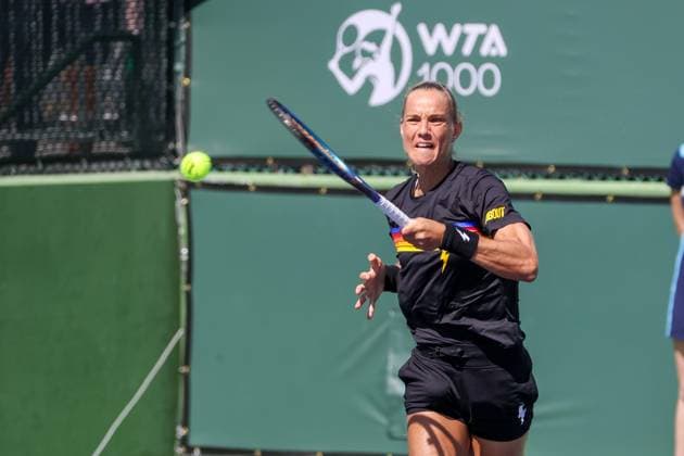 INDIAN WELLS, CA - MARCH 06: Arantxa Rus (NED) hits a forehand during the BNP Paribas Open on March 6, 2024 at Indian Wells Tennis Garden in Indian Wells. CA. (Photo by George Walker Icon Sportswire) TENNIS: MAR 06 BNP Paribas Open EDITORIAL USE ONLY Icon240306014