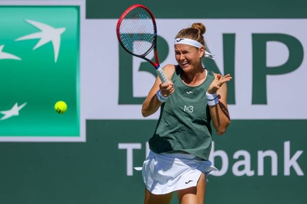 INDIAN WELLS, CA - MARCH 06: Marie Bouzkova (CZE) hits a forehand during the BNP Paribas Open on March 6, 2024 at Indian Wells Tennis Garden in Indian Wells. CA. (Photo by George Walker Icon Sportswire) TENNIS: MAR 06 BNP Paribas Open EDITORIAL USE ONLY Icon240306016