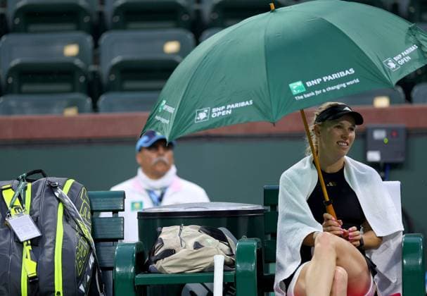 Caroline Wozniacki of Denmark sits under an umbrella in the rain BNP Paribas Open, Tennis, Day 1, Indian Wells Tennis Garden, California, USA - 06 Mar 2024  Copyright: xEllaxLing Shutterstockx 14378714br