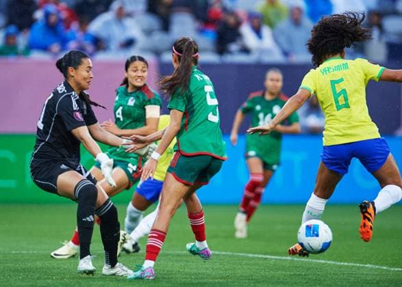 RECORD DATE NOT STATED Concacaf W Gold Cup 2024 Brazil vs Mexico Esthefanny Barreras, Karen Luna of Mexico and Yasmim of Brazilduring the Semifinals match between Brazil and Mexico (Mexican national team, Nationalteam as part of the Concacaf Womens Gold Cup 2024, at Snapdragon Stadium on March 06, 2024 in San Diego, California, United States. SAN DIEGO CALIFORNIA UNITED STATES  Copyright: xJorgexMartinezx 20240306191905_CWGC_2024_SF_BRA_MEX_YASMIM205