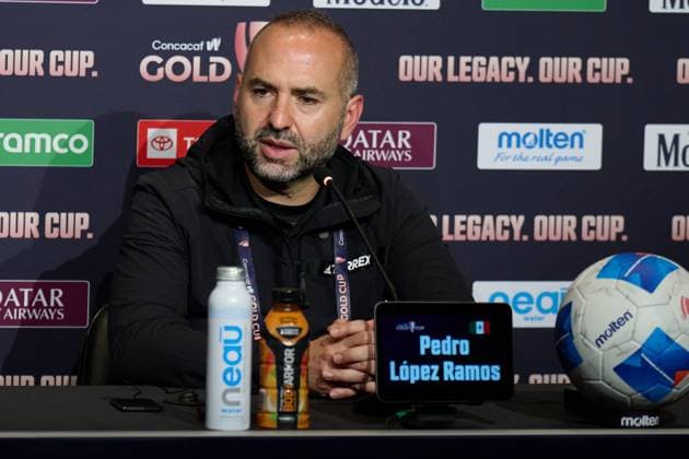 RECORD DATE NOT STATED Concacaf W Gold Cup 2024 Brazil 3-0 Mexico Pedro Lopez head coach of Mexico during the Semifinals match between Brazil and Mexico (Mexican national team, Nationalteam as part of the Concacaf Womens Gold Cup 2024, at Snapdragon Stadium on March 06, 2024 in San Diego, California, United States. SAN DIEGO CALIFORNIA UNITED STATES  Copyright: xJorgexMartinezx 20240306204429_CWGC_2024_SF_BRA_MEX_LOPEZ276