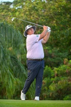 RIO GRANDE, PR - MARCH 07: Scott Gutschewski (USA) watches his tee shot on 11 during Rd1 of the Puerto Rico Open at Grand Reserve Country Club (Old) on March 7, 2024, in Rio Grande, Puerto Rico. (Photo by Ken Murray Icon Sportswire) GOLF: MAR 07 PGA, Golf Herren Puerto Rico Open EDITORIAL USE ONLY Icon240307005