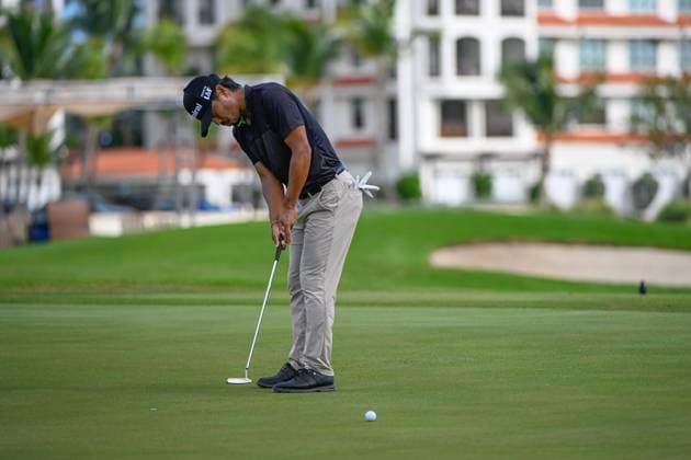 RIO GRANDE, PR - MARCH 07: Satoshi Kodaira (JPN) sinks his birdie putt on 18 during Rd1 of the Puerto Rico Open at Grand Reserve Country Club (Old) on March 7, 2024, in Rio Grande, Puerto Rico. (Photo by Ken Murray Icon Sportswire) GOLF: MAR 07 PGA, Golf Herren Puerto Rico Open EDITORIAL USE ONLY Icon240307037