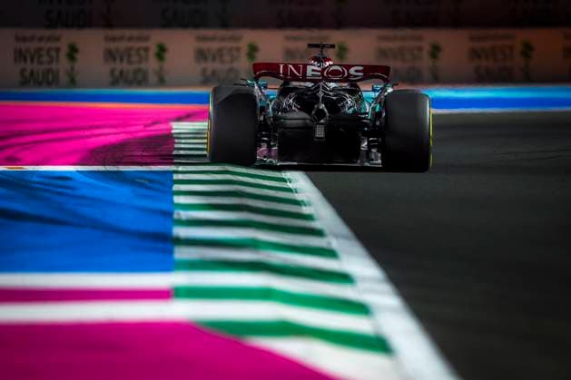63 RUSSELL George (gbr), Mercedes AMG F1 Team W15, action during the Formula 1 STC Saudi Arabian Grand Prix 2024, 2nd round of the 2024 Formula One World Championship, WM, Weltmeisterschaft from March 7 to 9, 2024 on the Jeddah Corniche Circuit, in Jeddah, Saudi Arabia - F1 - SAUDI ARABIAN GRAND PRIX 2024 DPPI Panoramic  240307_R02_SAUDI_AV3_2419