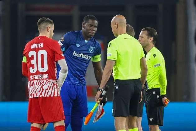 Christian Guenter SC Freiburg, 30 , Kurt Zouma West Ham United, 04 and the referees , Football, UEFA Europa League, Round of 16, 2023 2024, SC Freiburg vs West Ham United, 07 03 2024, Europa Park Stadion , Freiburg im Breisgau, Germany Freiburg im Breisgau Europa Park Stadion Baden Wuerttemberg Germany Copyright: xGrantxHubbsx