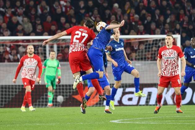 Nicolas Hoefler SC Freiburg, 27 and James Ward Prowse West Ham United, 07 in header duel , Soccer, UEFA Europa League, Round of 16, 2023 2024, SC Freiburg vs West Ham United, 07 03 2024, Europa Park Stadion , Freiburg im Breisgau, Germany Freiburg im Breisgau Europa Park Stadion Baden Wuerttemberg Germany Copyright: xGrantxHubbsx