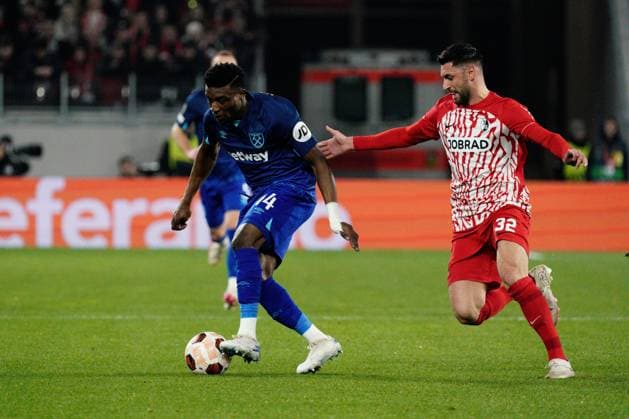 Mohammed Kudus of West Ham takes on Vincenzo Grifo of SC Freiburg Freiburg v West Ham United, UEFA Europa League, Round of 16, First Leg, Football, Stade Europa-Park, Freiburg, Germany - 07 Mar 2024 EDITORIAL USE ONLY No use with unauthorised audio, video, data, fixture lists, club league logos or live services. Online in-match use limited to 120 images, no video emulation. No use in betting, games or single club league player publications. Copyright: xDavexWinter Shutterstockx 14373670ah