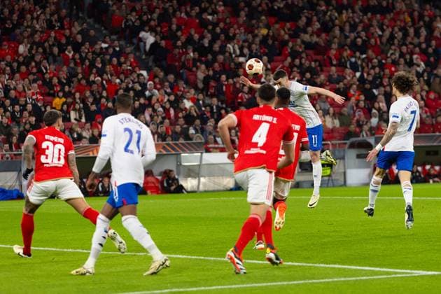 Tom Lawrence of Rangers scores with his head during the Europa League Round of 16 Match at the Estadio da Luz, Lisbon. Benfica v Rangers, UEFA Europa League, Round of 16, First Leg, Football, Estadio da Luz, Lisbon, Portugal - 07 Mar 2024 EDITORIAL USE ONLY No use with unauthorised audio, video, data, fixture lists, club league logos or live services. Online in-match use limited to 120 images, no video emulation. No use in betting, games or single club league player publications. Copyright: xLukexNickerson RangersxFC Shutterstockx 14380036bd