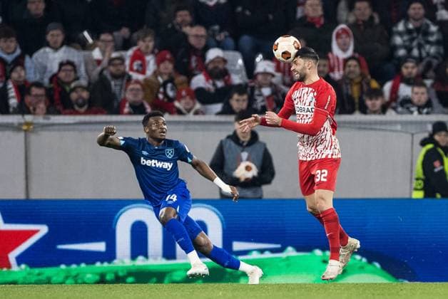 UEFA Europa League SC Freiburg West Ham United 07 03 2024 Mohammed Kudus West Ham United, 14 , Vincenzo Grifo SC Freiburg, 32 takes a header UEFA Europa League SC Freiburg West Ham United, Freiburg, Europa Park Stadion on 07 03 2024 Copyright: xBEAUTIFULxSPORTS Wunderlx