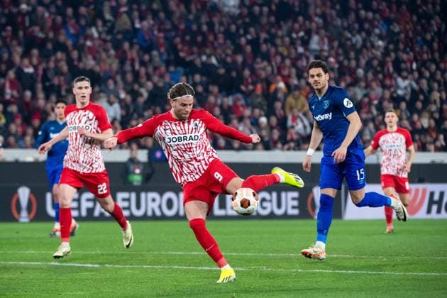 Lucas Hoeler SC Freiburg, 09 on the ball in front of Konstantinos Mavropanos West Ham United, 15 , GER, SC Freiburg vs West Ham United, Football UEFA Europa League, round of 16 first leg, 2023 2024 season, 07 03 2024 GER, SC Freiburg vs West Ham United, Football UEFA Europa League, round of 16 first leg, 2023 2024 season, 07 03 2024 Freiburg Copyright: xEibner-Pressefoto Memmlerx EP_MMR