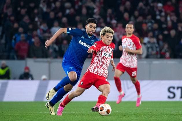 Ritsu Doan SC Freiburg, 42 in duel with Lucas Paqueta West Ham United, 10 , GER, SC Freiburg vs West Ham United, Football UEFA Europa League, Round of 16 first leg, 2023 2024 season, 07 03 2024 GER, SC Freiburg vs West Ham United, Football UEFA Europa League, Round of 16 first leg, 2023 2024 season, 07 03 2024 Freiburg Copyright: xEibner-Pressefoto Memmlerx EP_MMR