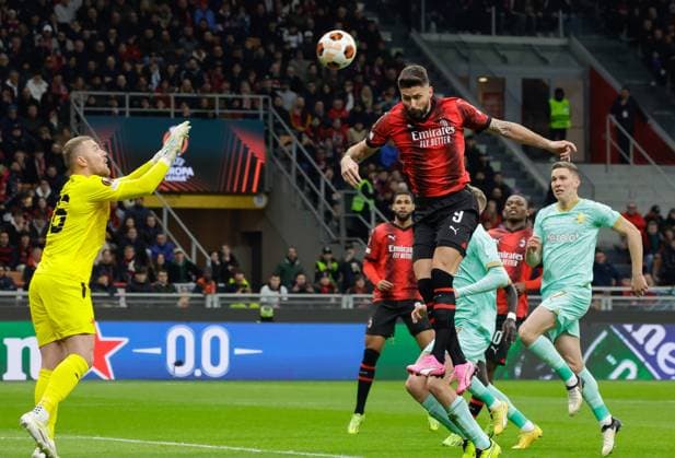 IPP20240307 Football - soccer: UEFA Europa League 2023 2024, A.C. Milan - SK Slavia Prague, Oliver Giroud del Milan in azione contro Jindrich Stanek dello Slavia Praga. (Verwendung nur in Deutschland - GERMANY ONLY) *** IPP20240307 Football soccer UEFA Europa League 2023 2024, A C Milan SK Slavia Prague, Oliver Giroud del Milan in azione contro Jindrich Stanek dello Slavia Praga Use only in Germany GERMANY ONLY 