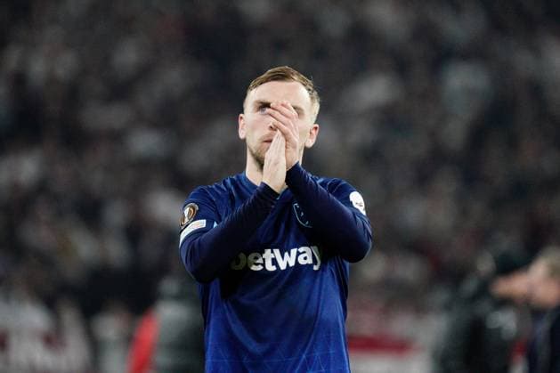 Jarrod Bowen of West Ham salutes the travelling fans at the end of the match Freiburg v West Ham United, UEFA Europa League, Round of 16, First Leg, Football, Stade Europa-Park, Freiburg, Germany - 07 Mar 2024 EDITORIAL USE ONLY No use with unauthorised audio, video, data, fixture lists, club league logos or live services. Online in-match use limited to 120 images, no video emulation. No use in betting, games or single club league player publications. Copyright: xDavexWinter Shutterstockx 14373670cq
