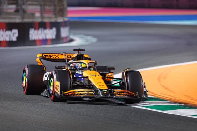 81 PIASTRI Oscar (aus), McLaren F1 Team MCL38, action during the Formula 1 STC Saudi Arabian Grand Prix 2024, 2nd round of the 2024 Formula One World Championship, WM, Weltmeisterschaft from March 7 to 9, 2024 on the Jeddah Corniche Circuit, in Jeddah, Saudi Arabia - F1 - SAUDI ARABIAN GRAND PRIX 2024 DPPI Panoramic  240307_R02_SAUDI__LF39236-Avec accentuation-Bruit