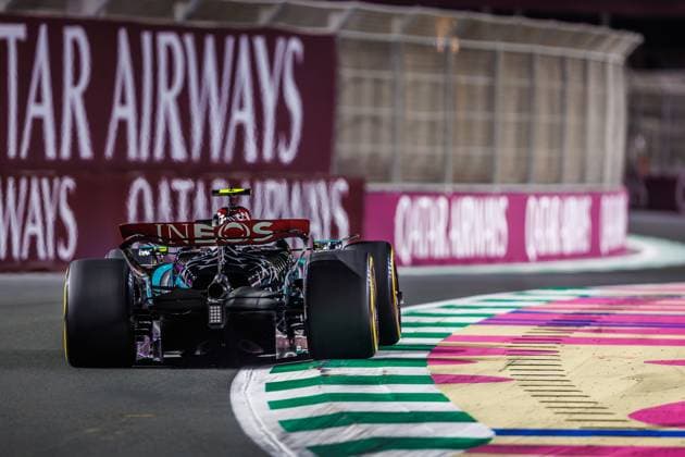 44 HAMILTON Lewis (gbr), Mercedes AMG F1 Team W15, action during the Formula 1 STC Saudi Arabian Grand Prix 2024, 2nd round of the 2024 Formula One World Championship, WM, Weltmeisterschaft from March 7 to 9, 2024 on the Jeddah Corniche Circuit, in Jeddah, Saudi Arabia - F1 - SAUDI ARABIAN GRAND PRIX 2024 DPPI Panoramic  240307_R02_SAUDI__LF39128-Avec accentuation-Bruit