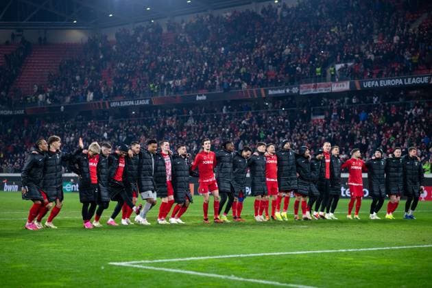 The SCF players around Kiliann Sildillia SC Freiburg, 25 , Yannik Keitel SC Freiburg, 14 , Ritsu Doan SC Freiburg, 42 , Roland Sallai SC Freiburg, 22 , Junior Adamu SC Freiburg, 20 , Christian Guenter SC Freiburg, 30 , Noah Atubolu SC Freiburg, 01 , Matthias Ginter SC Freiburg, 28 , Manuel Gulde SC Freiburg, 05 , Merlin Roehl SC Freiburg, 34 , Jordy Makengo SC Freiburg, 33 , Nicolas Hoefler SC Freiburg, 27 , Noah Weisshaupt SC Freiburg, 07 , Michael Gregoritsch SC Freiburg, 38 celebrate victory, GER, SC Freiburg vs West Ham United, Football UEFA Europa League, Round of 16 first leg, 2023 2024 season, 07 03 2024 GER, SC Freiburg vs West Ham United, Football UEFA Europa League, Round of 16 first leg, 2023 2024 season, 07 03 2024 Freiburg Copyright: xEibner-Pressefoto Memmlerx EP_MMR