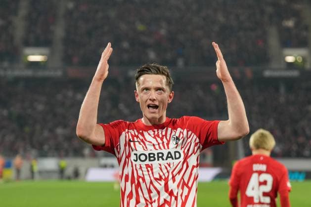 Soccer UEFA Europa League 2023 2024, round of 16, SC Freiburg West Ham United FC, Europa Park Stadium Freiburgs Michael Gregoritsch scores the 1-0 winning goal in the first leg Cheers, joy, scene after the goal Victory fist Freiburg Stadion am Wolfswinkel Germany Copyright: xArnexAmbergx