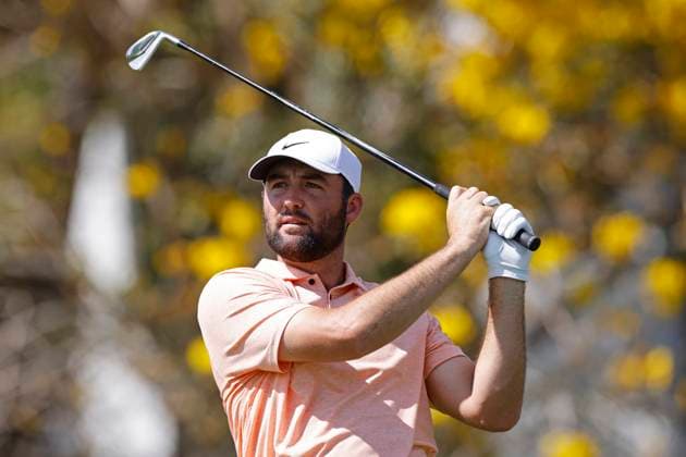 ORLANDO, FL - MARCH 07: Scottie Scheffler of the United States hits a tee shot at the 13th hole during the first round of the Arnold Palmer Invitational presented by Mastercard at Arnold Palmer Bay Hill Golf Course on March 07, 2024 in Orlando, Florida. (Photo by Joe Robbins Icon Sportswire) GOLF: MAR 07 PGA, Golf Herren Arnold Palmer Invitational presented by Mastercard EDITORIAL USE ONLY Icon5732403070551