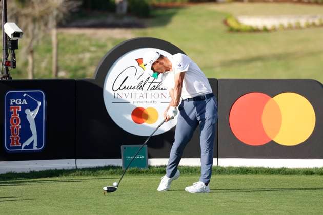 ORLANDO, FL - MARCH 07: PGA, Golf Herren golfer Collin Morikawa plays his tee shot on the 16th hole during the Arnold Palmer Invitational presented by MasterCard at the Arnold Palmer s Bay Hill Club & Lodge on March 7, 2024, in Orlando, Florida. (Photo by Brian Spurlock Icon Sportswire) GOLF: MAR 07 PGA Arnold Palmer Invitational presented by Mastercard EDITORIAL USE ONLY Icon24030756