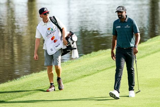 March 7, 2024, Orlando, Florida, United States: Sahith Theegala (R) and his caddie Carl Smith approach the 18th green during the first round of the 2024 Arnold Palmer Invitational presented by Mastercard at Bay Hill Club & Lodge. Orlando United States - ZUMAw109 20240307_fap_w109_025 Copyright: xDebbyxWongx