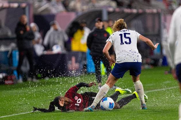 RECORD DATE NOT STATED Concacaf W Gold Cup 2024 Canada 2-2 United States Ashley Lawrence of Canada and Korbin Albert of USA during the Semifinals match between Canada and United States (USA) as part of the Concacaf Womens Gold Cup 2024, at Snapdragon Stadium on March 06, 2024 in San Diego, California, United States. SAN DIEGO CALIFORNIA UNITED STATES  Copyright: xCarlosxZepedax 20240306224801_CWGC_2024_SF_CAN_USA_LAWRENCE103