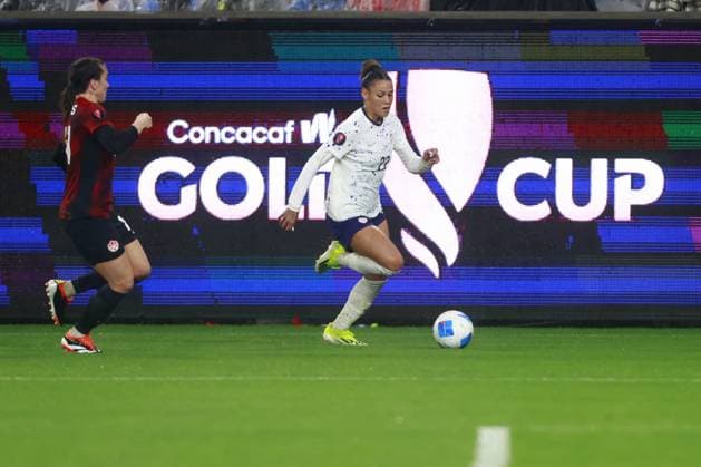 RECORD DATE NOT STATED Concacaf W Gold Cup 2024 Canada 2-2 United States Vanessa Gilles of Canada fights for the ball with Trinity Rodman of USA during the Semifinals match between Canada and United States (USA) as part of the Concacaf Womens Gold Cup 2024, at Snapdragon Stadium on March 06, 2024 in San Diego, California, United States. SAN DIEGO CALIFORNIA UNITED STATES  Copyright: xUlisesxNaranjox 20240306230930_CWGC_2024_SF_CAN_USA_RODMAN146
