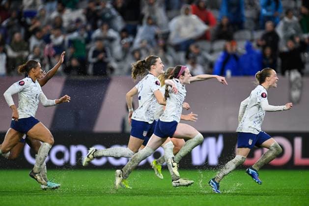 RECORD DATE NOT STATED Concacaf W Gold Cup 2024 Canada 2-2 United States Rose Lavelle, Emily Sonnett celebrates of USA during the Semifinals match between Canada and United States (USA) as part of the Concacaf Womens Gold Cup 2024, at Snapdragon Stadium on March 06, 2024 in San Diego, California, United States. SAN DIEGO CALIFORNIA UNITED STATES  Copyright: xJorgexMartinezx 20240307002114_CWGC_2024_SF_CAN_USA_LAVELLE237