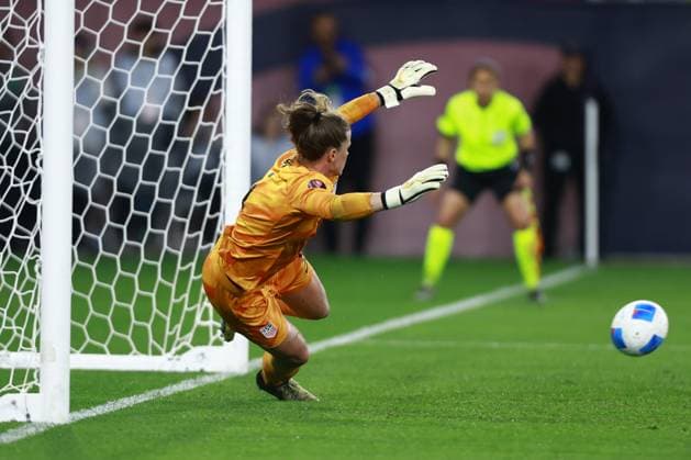 RECORD DATE NOT STATED Concacaf W Gold Cup 2024 Canada 2-2 United States Alyssa Naeher of USA during the Semifinals match between Canada and United States (USA) as part of the Concacaf Womens Gold Cup 2024, at Snapdragon Stadium on March 06, 2024 in San Diego, California, United States. SAN DIEGO CALIFORNIA UNITED STATES  Copyright: xUlisesxNaranjox 20240307000240_CWGC_2024_SF_CAN_USA_NAEHER215