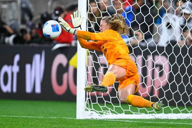Sport Bilder des Tages RECORD DATE NOT STATED Concacaf W Gold Cup 2024 Canada 2-2 United States Alyssa Naeher of USA during the Semifinals match between Canada and United States (USA) as part of the Concacaf Womens Gold Cup 2024, at Snapdragon Stadium on March 06, 2024 in San Diego, California, United States. SAN DIEGO CALIFORNIA UNITED STATES  Copyright: xJorgexMartinezx 20240307002528_CWGC_2024_SF_CAN_USA_NAEHER242