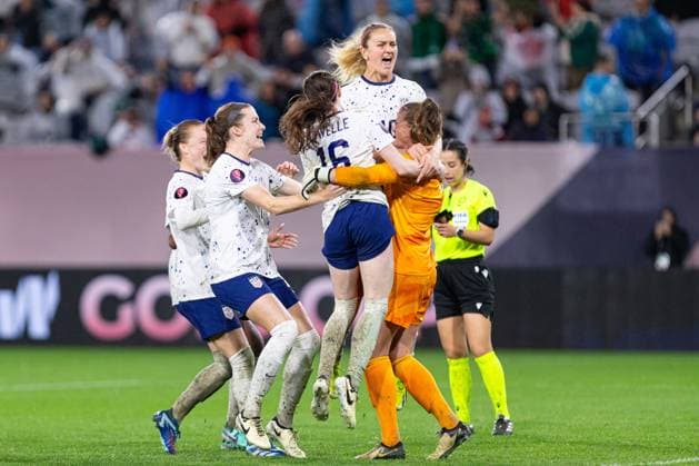 Sport Bilder des Tages RECORD DATE NOT STATED Concacaf W Gold Cup 2024 Canada 2-2 United States Alyssa Naeher of USA during the Semifinals match between Canada and United States (USA) as part of the Concacaf Womens Gold Cup 2024, at Snapdragon Stadium on March 06, 2024 in San Diego, California, United States. SAN DIEGO CALIFORNIA UNITED STATES  Copyright: xCarlosxZepedax 20240307003213_CWGC_2024_SF_CAN_USA_NAEHER266