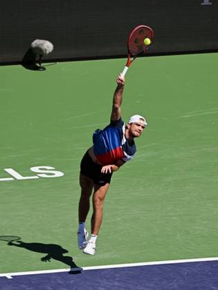 INDIAN WELLS, CA - MARCH 07: Tomas Machac (CZE) serveing during an ATP, Tennis Herren tennis match played on March 7, 2024 at the BNP Paribas Open at the Indian Wells Tennis Garden in Indian Wells, CA. (Photo by John Cordes Icon Sportswire) TENNIS: MAR 07 BNP Paribas Open EDITORIAL USE ONLY Icon506240307002