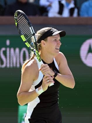 INDIAN WELLS, CA - MARCH 07: Caroline Wozniacki (DEN) looks down court after hitting the ball during a WTA, Tennis Damen tennis match played on March 7, 2024 during the BNP Paribas Open played at the Indian Wells Tennis Garden in Indian Wells, CA. (Photo by John Cordes Icon Sportswire) TENNIS: MAR 07 BNP Paribas Open EDITORIAL USE ONLY Icon506240307058