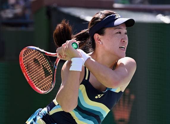 INDIAN WELLS, CA - MARCH 07: Lin Zhu (CHN) looks down court after hitting the ball during a WTA, Tennis Damen tennis match played on March 7, 2024 during the BNP Paribas Open played at the Indian Wells Tennis Garden in Indian Wells, CA. (Photo by John Cordes Icon Sportswire) TENNIS: MAR 07 BNP Paribas Open EDITORIAL USE ONLY Icon506240307067
