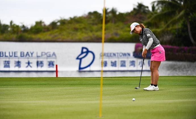 (240308) -- LINGSHUI, March 8, 2024 -- Furue Ayaka of Japan putts a shot during the second round of the Blue Bay LPGA, Golf Damen golf tournament in Lingshui, south China s Hainan Province, March 8, 2024. ) (SP)CHINA-HAINAN-LINGSHUI-GOLF-BLUE BAY LPGA (CN) YangxGuanyu 