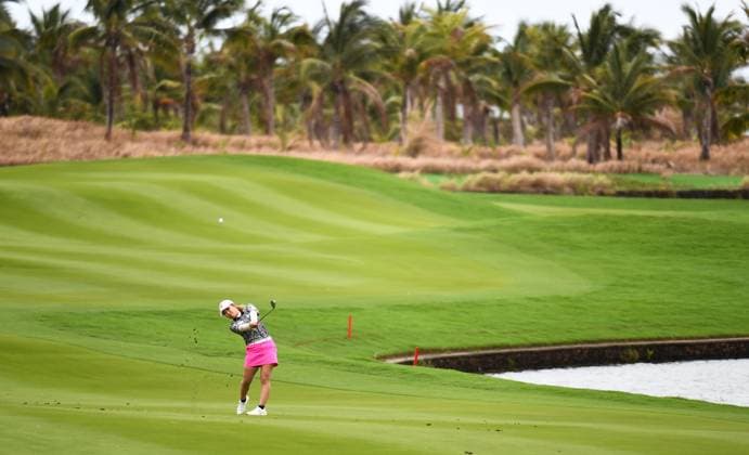 (240308) -- LINGSHUI, March 8, 2024 -- Furue Ayaka of Japan plays a shot during the second round of the Blue Bay LPGA, Golf Damen golf tournament in Lingshui, south China s Hainan Province, March 8, 2024. ) (SP)CHINA-HAINAN-LINGSHUI-GOLF-BLUE BAY LPGA (CN) YangxGuanyu 