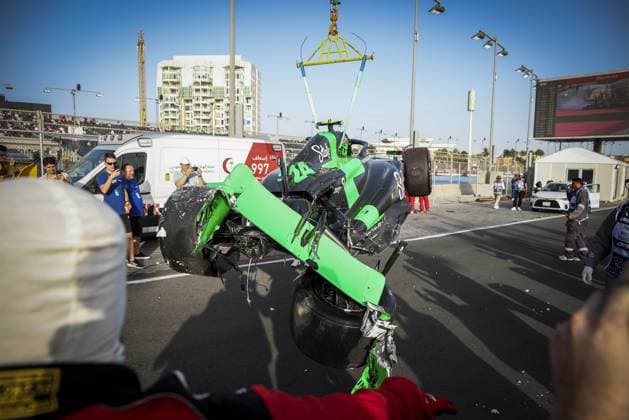 24 ZHOU Guanyu (chi), Stake F1 Team Kick Sauber C44, action, crash, accident, during the Formula 1 STC Saudi Arabian Grand Prix 2024, 2nd round of the 2024 Formula One World Championship, WM, Weltmeisterschaft from March 7 to 9, 2024 on the Jeddah Corniche Circuit, in Jeddah, Saudi Arabia - F1 - SAUDI ARABIAN GRAND PRIX 2024 DPPI Panoramic 240308_R02_SAUDI_XB3_9996