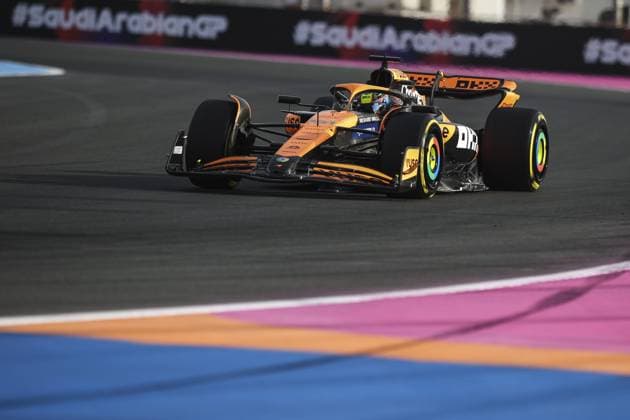 81 PIASTRI Oscar (aus), McLaren F1 Team MCL38, action during the Formula 1 STC Saudi Arabian Grand Prix 2024, 2nd round of the 2024 Formula One World Championship, WM, Weltmeisterschaft from March 7 to 9, 2024 on the Jeddah Corniche Circuit, in Jeddah, Saudi Arabia - F1 - SAUDI ARABIAN GRAND PRIX 2024 DPPI Panoramic  240308_R02_SAUDI_XB3_9922