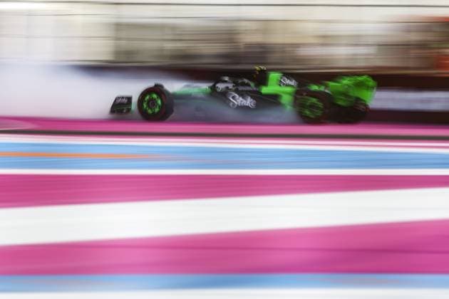 24 ZHOU Guanyu (chi), Stake F1 Team Kick Sauber C44, action crash, accident, during the Formula 1 STC Saudi Arabian Grand Prix 2024, 2nd round of the 2024 Formula One World Championship, WM, Weltmeisterschaft from March 7 to 9, 2024 on the Jeddah Corniche Circuit, in Jeddah, Saudi Arabia - F1 - SAUDI ARABIAN GRAND PRIX 2024 DPPI Panoramic 240308_R02_SAUDI_XB3_9983