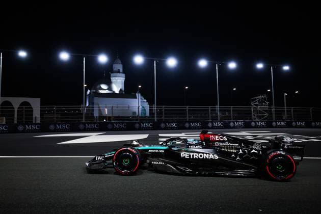 63 RUSSELL George (gbr), Mercedes AMG F1 Team W15, action during the Formula 1 STC Saudi Arabian Grand Prix 2024, 2nd round of the 2024 Formula One World Championship, WM, Weltmeisterschaft from March 7 to 9, 2024 on the Jeddah Corniche Circuit, in Jeddah, Saudi Arabia - F1 - SAUDI ARABIAN GRAND PRIX 2024 DPPI Panoramic  240308_R02_SAUDI_AV3_9316