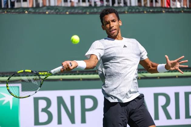 INDIAN WELLS, CA - MARCH 08: Felix Auger-Aliassime (CAN) hits a forehand during the BNP Paribas Open on March 8, 2024 at Indian Wells Tennis Garden in Indian Wells, CA. (Photo by George Walker Icon Sportswire) TENNIS: MAR 08 BNP Paribas Open EDITORIAL USE ONLY Icon240308027
