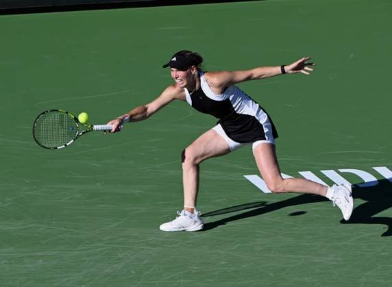 INDIAN WELLS, CA - MARCH 08: Caroline Wozniaki (DEN) chases after and returns the ball during a WTA, Tennis Damen tennis match played on March 8, 2024 during the BNP Paribas Open played at the Indian Wells Tennis Garden in Indian Wells, CA. (Photo by John Cordes Icon Sportswire) TENNIS: MAR 08 BNP Paribas Open EDITORIAL USE ONLY Icon506240308101