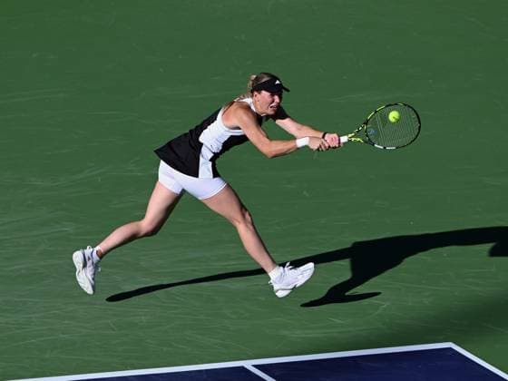 INDIAN WELLS, CA - MARCH 08: Caroline Wozniaki (DEN) chases after and returns the ball during a WTA, Tennis Damen tennis match played on March 8, 2024 during the BNP Paribas Open played at the Indian Wells Tennis Garden in Indian Wells, CA. (Photo by John Cordes Icon Sportswire) TENNIS: MAR 08 BNP Paribas Open EDITORIAL USE ONLY Icon506240308103
