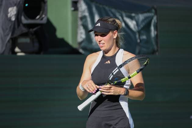 INDIAN WELLS, CA - MARCH 08: Caroline Wozniacki (DEN) waits between points during the BNP Paribas Open on March 8, 2024 at Indian Wells Tennis Garden in Indian Wells, CA. (Photo by George Walker Icon Sportswire) TENNIS: MAR 08 BNP Paribas Open EDITORIAL USE ONLY Icon240308104