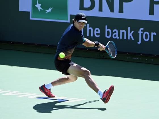 INDIAN WELLS, CA - MARCH 08: Taro Daniel (JPN) gets ready to hit the ball during a ATP, Tennis Herren tennis match played on March 8, 2024 during the BNP Paribas Open played at the Indian Wells Tennis Garden in Indian Wells, CA. (Photo by John Cordes Icon Sportswire) TENNIS: MAR 08 BNP Paribas Open EDITORIAL USE ONLY Icon506240308163